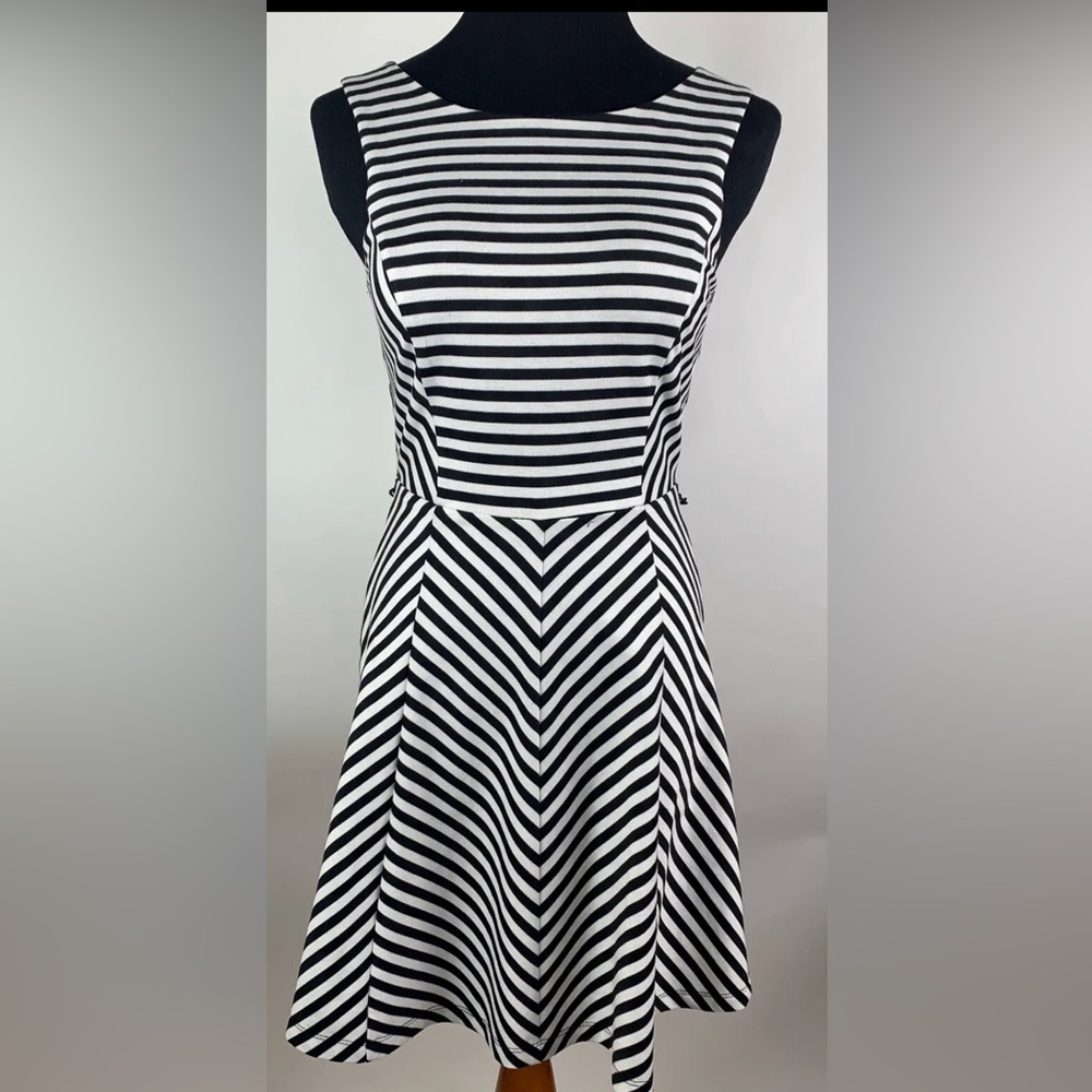 Forever 21 XXI Striped Fit Flare Sun Dress Sleeveles Geometric  size L Large